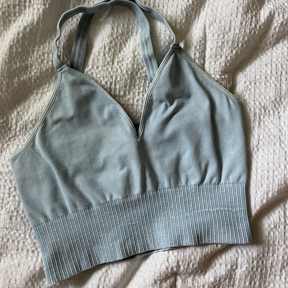 FREEPEOPLE ACTIVE DISTRESSED WASH ACTIVE TOP BLUE CROSS BACK SIZE M/L